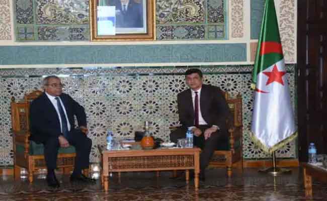 استماع عون لعرض حول وضعية المشاريع الصناعية بالعاصمة قبل زيارته للولاية