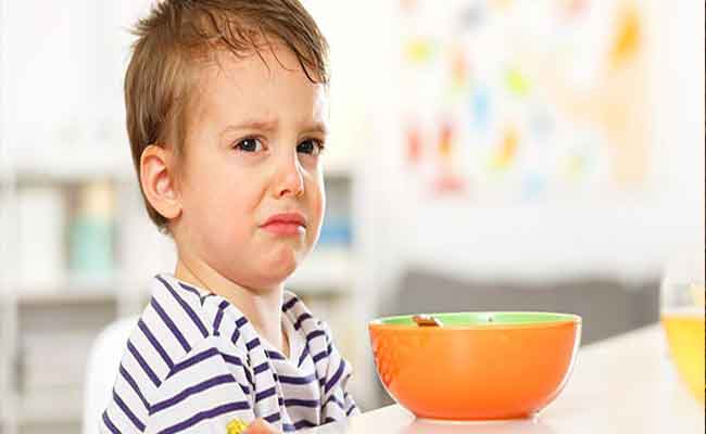 أسباب رفض الطفل لتناول الطعام وكيفية مساعدته…