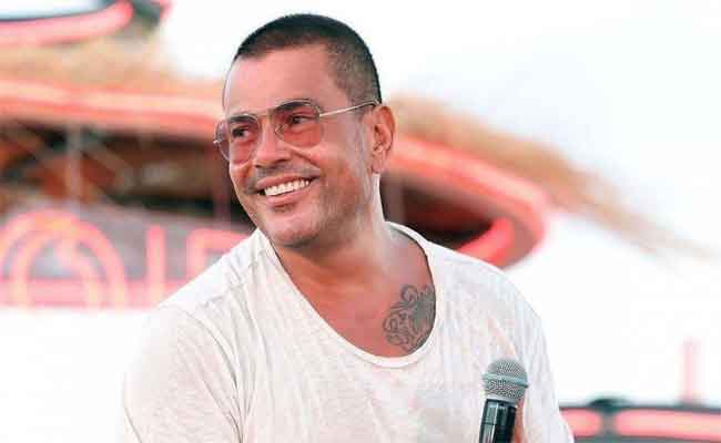 عمرو دياب يشعل حماس الجمهور ب”مكانك” قبل نهاية 2023…