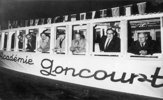 الروائي الجزائري مختار العمودي يفتك جائزة “غونكور” للعام 2023…