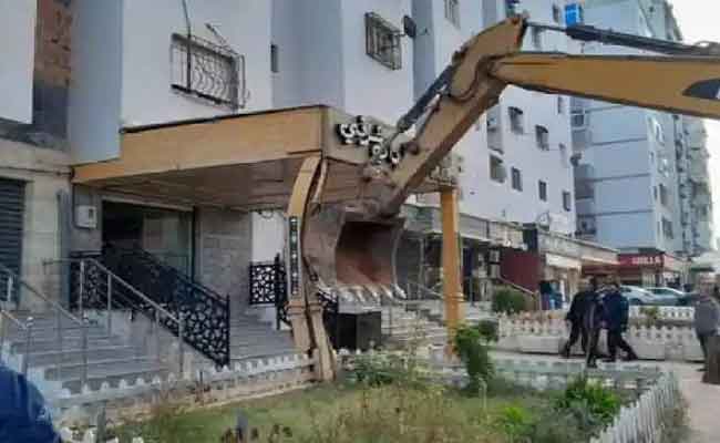 حملة لتحرير الأرصفة ونزع اللافتات والمظلات والحواجز ببلدية بئر الجير في وهران