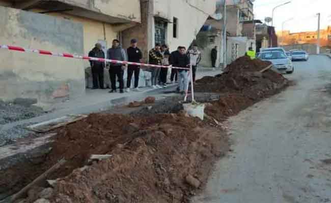 هدم مبنى تضرر من انزلاق التربة بقرار من والي المدية