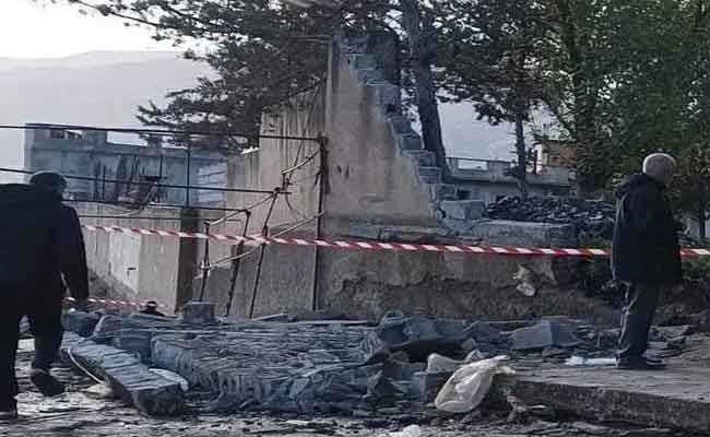 انهيار الجدار الخارجي لمتوسطة بالأخضرية في البويرة