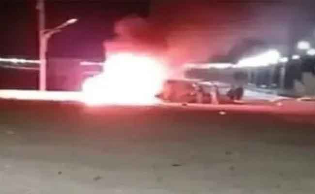 احتراق سيارة يخلف مصرع ثلاثة أشخاص تفحما بتيارات