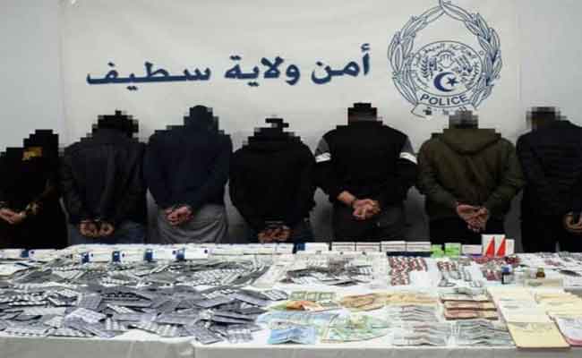 الإطاحة بشبكة دولية تحترف ترويج حبوب الإجهاض والهلوسة عبر الفايسبوك بسطيف