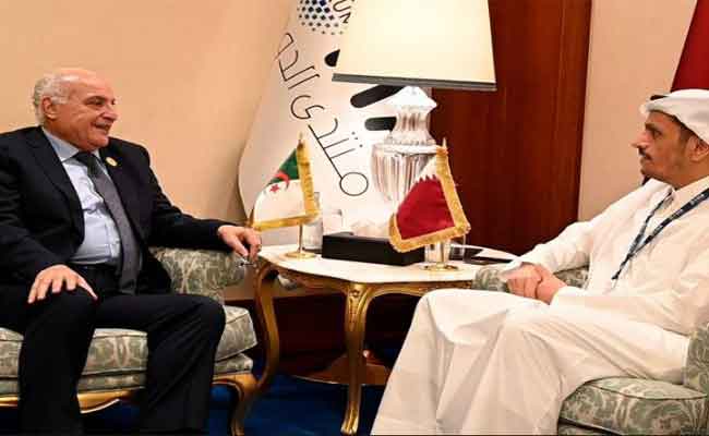 استقبال عطاف من طرف نظيره القطري