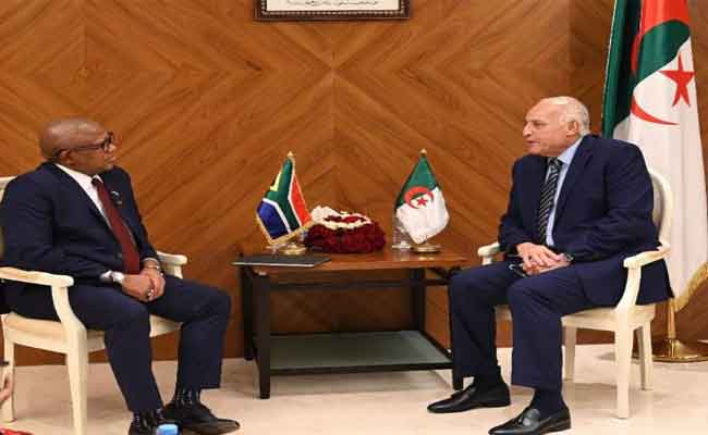 استقبال عطاف للأمين العام للحزب الحاكم في جنوب افريقيا