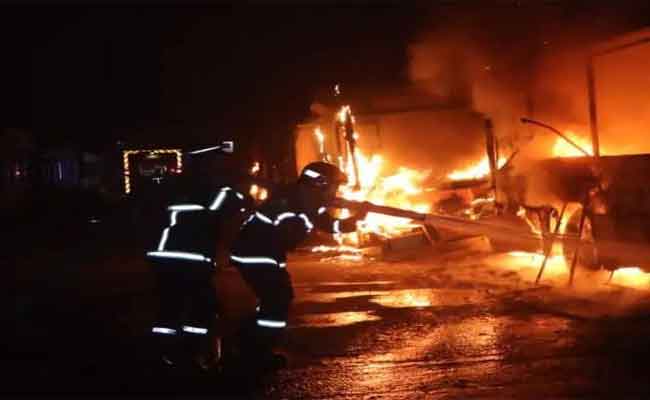 نشوب حريق في مستدوع لتخزين المواد الاولية لصناعة الاحذية بالعاصمة