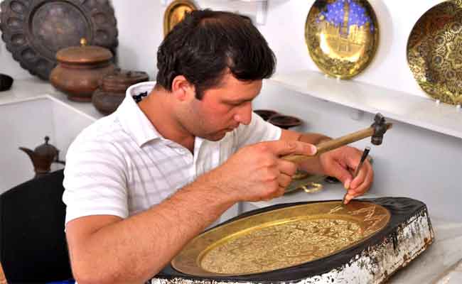 اليونسكو تسجل “النقش على المعادن” ضمن قائمة التراث العالمي باسم الجزائر…