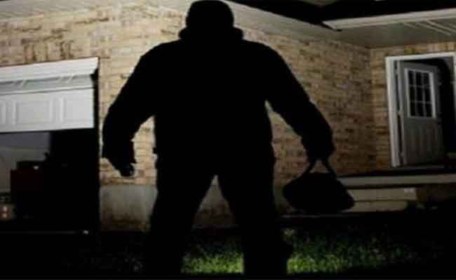 تفكيك عصابة إجرامية تحترف السطو على المنازل بتيزي وزو