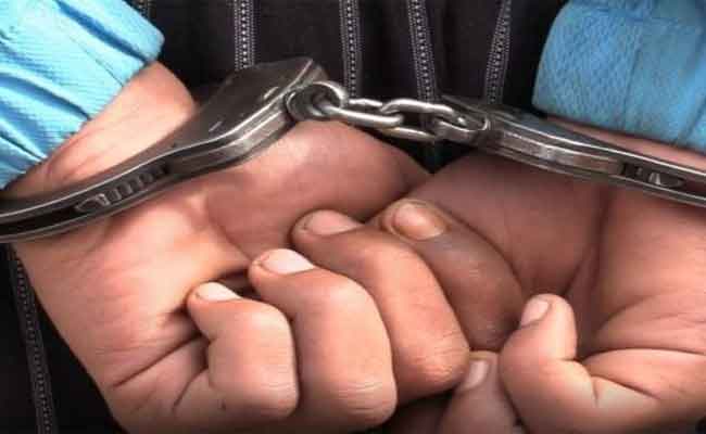 تفكيك شبكة إجرامية تحترف تجارة الأسلحة والذخيرة بغليزان