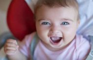 تطور نمو المولود في الشهر الثاني بين المناغاة والابتسامة...