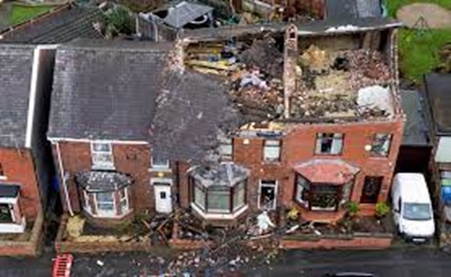 العاصفة “غيريت” تضرب بريطانيا مخلفةً ثلاثة قتلى…