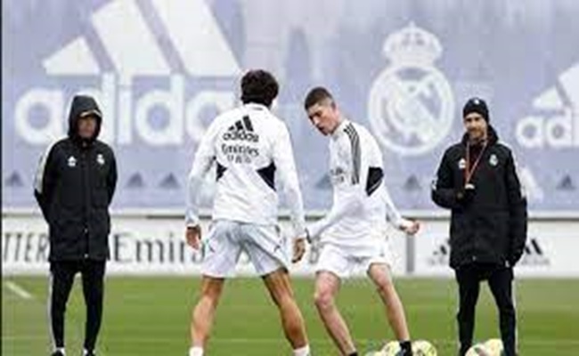 إلياس زيدان يدرس الرحيل عن ريال مدريد…