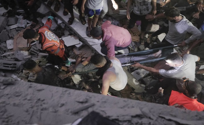 عشرات القتلى والجرحى جراء القصف الإسرائيلي على غزة وجباليا وخانيونس