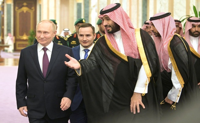 زيارة بوتين للإمارات والسعودية تثير تساؤلات في إيران