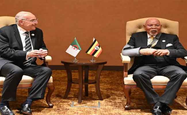 عطاف يتحادث مع العديد من نظرائه على هامش الاجتماع التحضيري لقمة حركة عدم الانحياز