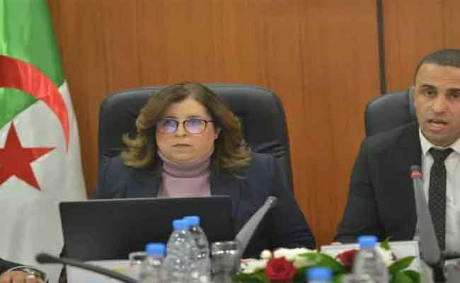 دحلب تؤكد توجه الجزائر نحو إعتماد نموذج اقتصادي لتحقيق التنمية المستدامة