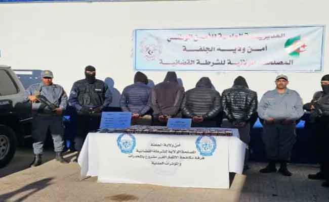 الإطاحة بـ 4 أشخاص متلبسين بـ9255 كبسولة مُهلوسة بالجلفة