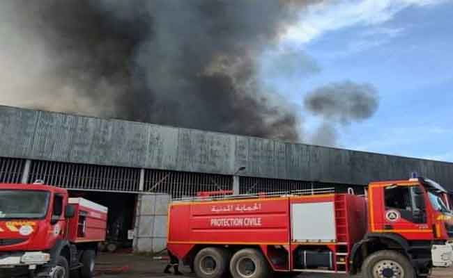 اندلاع حريق ضخم بمستودع لتخزين الحليب ومشتقاته بتيبازة 