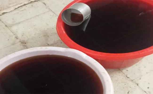 إتلاف مضافات غذائية منتهية الصلاحية تستعمل في تحضير الحلويات بسوق أهراس