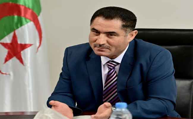 لعقاب يبرز تأثير التكنولوجيا على عناصر العملية الإعلامية 