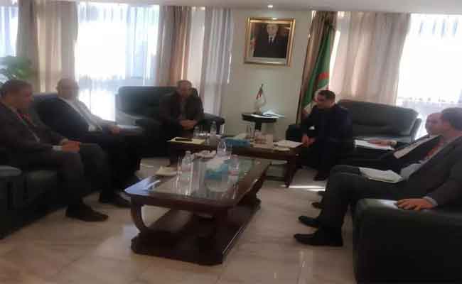 لعقاب يشدد على “تجنب البرامج التي تتسم بالعنف والمحتوى المتدني” في رمضان