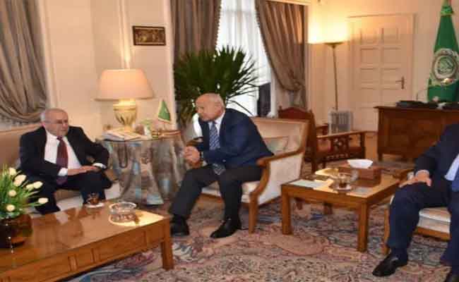 لعمامرة يتباحث مع الأمين العام لجامعة الدول العربية الأزمة في السودان