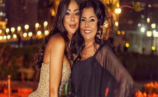 بصورة من الطفولة…ترف التقي تهنئ والدتها صباح الجزائري بيوم ميلادها