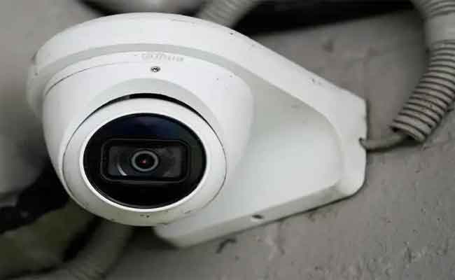 كاميرا المراقبة تطيح بثلاث أشخاص سرقوا عيادة خاصة ببشار