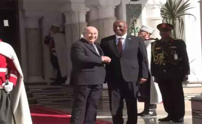 استقبال تبون لرئيس مجلس السيادة الانتقالي السوداني