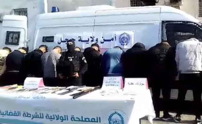 تفكيك عصابة أحياء مدججة بالأسلحة البيضاء