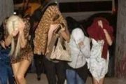 السياحة الجنسية / خليجي ينتج عشرات الفيديوهات الجنسية رفقة مجموعة عاهرات جزائريات في وضعية ساخنة بالجزائر