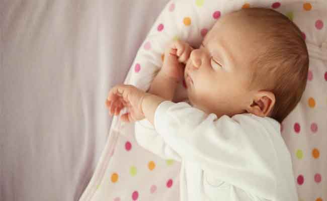 طرق تساعد على نوم الطفل الرضيع…وما هو المفتاح السحري لذلك؟