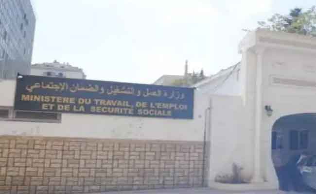 وزارة العمل تعلن عن صدور الصورة البيانية للسلامة والصحة المهنيتين