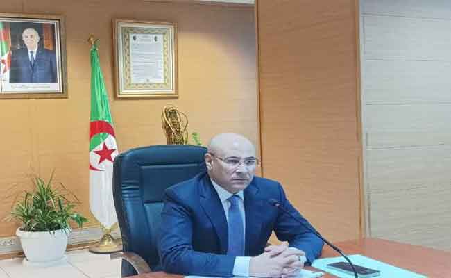 زيتوني يعقد جلسة عمل مع إطارات وزارته لضمات وفرة المنتجات الأساسية في رمضان