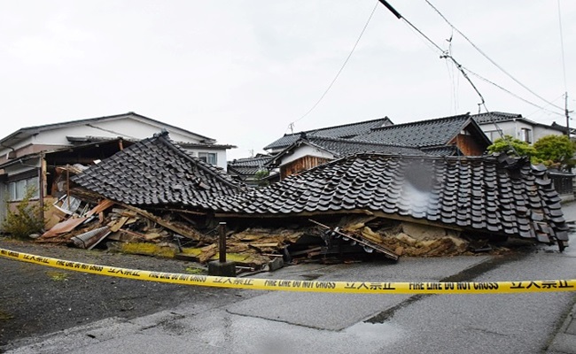 زلزال بقوة 7.4 درجة يضرب اليابان وتحذيرات من 
