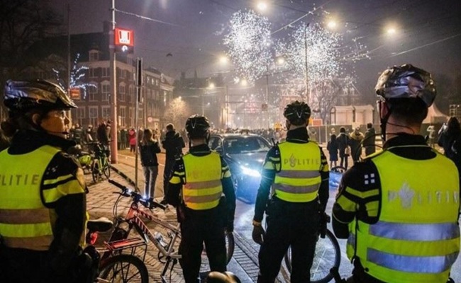 اعتقال 200 شخص في هولندا خلال أعمال شغب ليلة رأس السنة