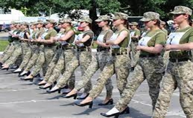 في اوكرانيا هل يلتحق النساء بجبهات القتال