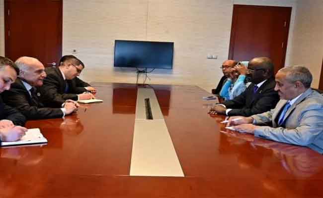 عطاف يتحادث مع نظيره الموريتاني بأديس أبابا