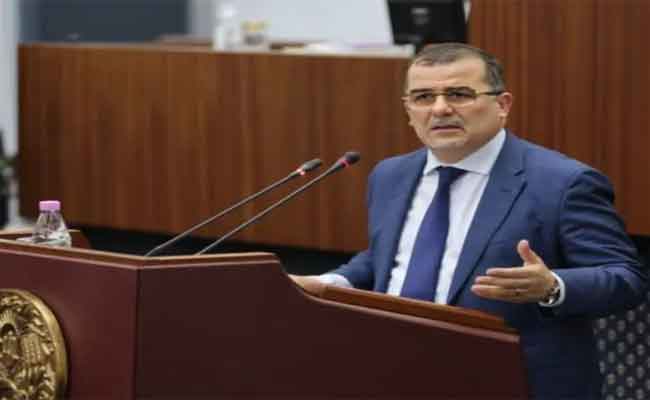 بن طالب يكشف عن توظيف أزيد من 21 ألف عامل دون احترام الإجراءات القانونية