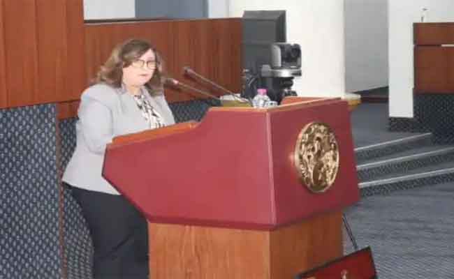 دحلب تؤكد وجود مشاورات مع مجمعات إسمنتية لمعالجة نفايات عملية الإنتاج داخل المصانع 