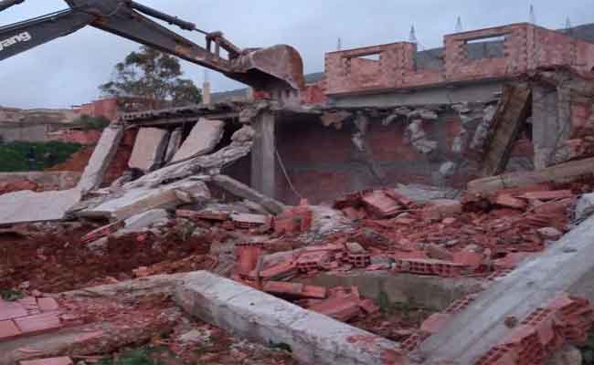 هدم بناية من 4 طوابق شيدت بطريقة غير شرعية بوهران