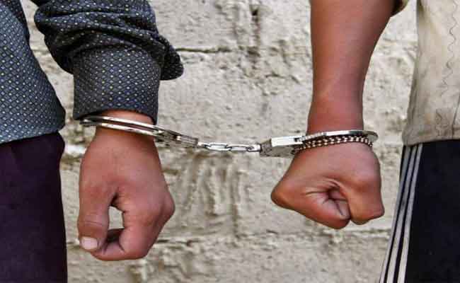 إلقاء القبض على شخصين يحترفان سرقة المواطنين بالاعتداء والتهديد بغليزان