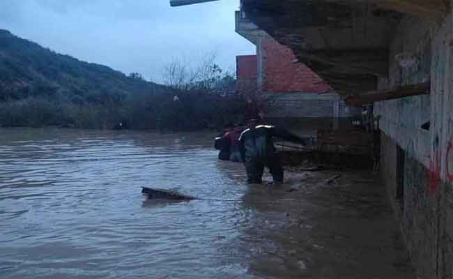 إنقاذ امرأتين و11 رأس غنم و نفوق 11 رأس آخر على إثر ارتفاع منسوب المياه بجيجل