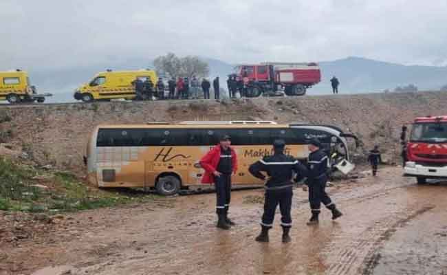 انحراف حافلة تقل التلاميذ في نزهة إلى جيجل تخلف 51 مصابا ببجاية