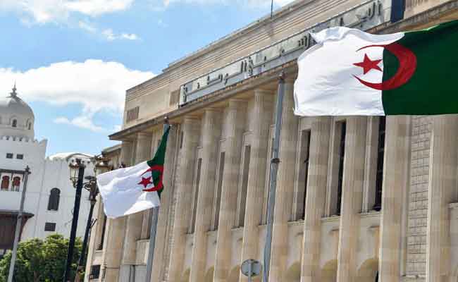 عقوبات حبسية وغرامات مالية تنتظر من قام بفعل أوتلفظ بقول خادشين للحياء في مكان عمومي