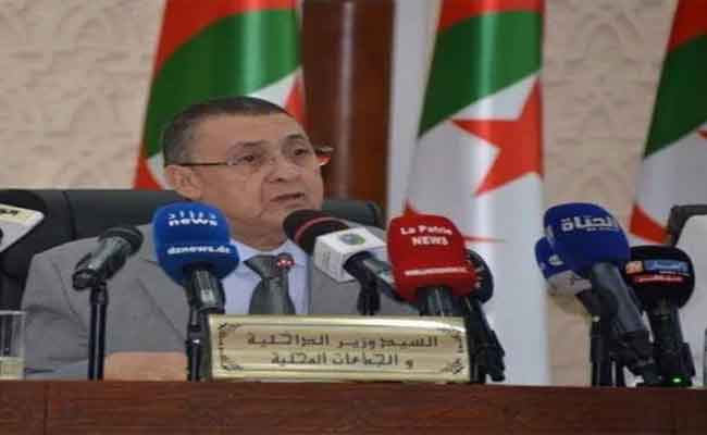 مراد يكشف عن إعادة تفعيل سجل الشكاوي في الهيئات والمؤسسات العمومية