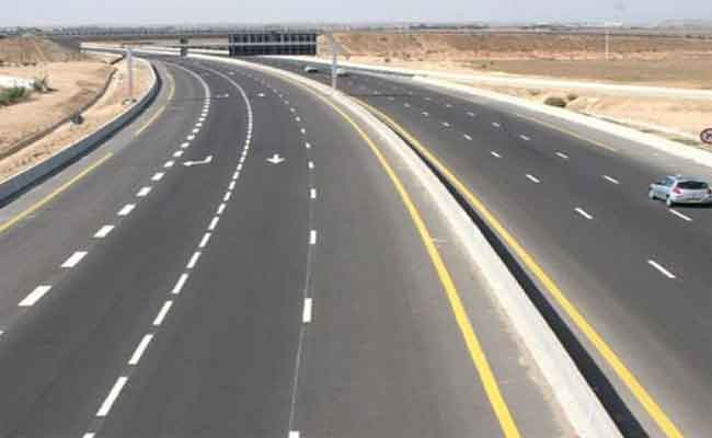 رخروخ يعلن عن إعادة بعث أشغال إنجاز محطات دفع رسوم المرور على الطريق السيار شرق-غرب