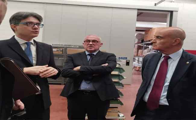 السفير الجزائري بروما يتباحث مع مسؤولي مصنع “دلتا اوتومتيف”